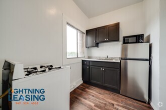 Building Photo - 1420 Flower St