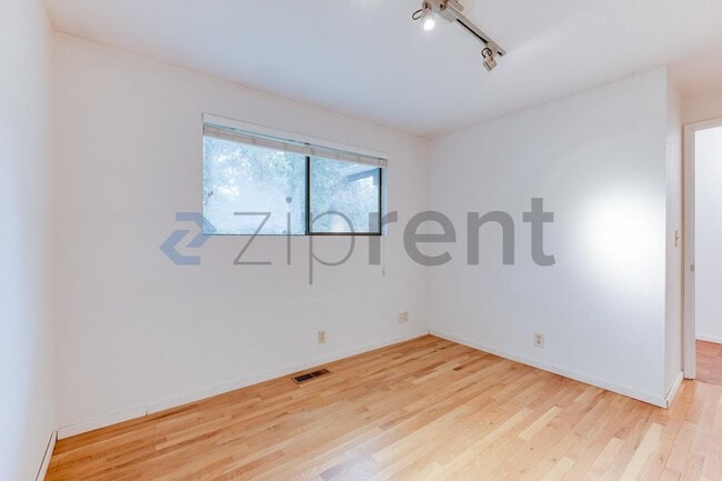 Building Photo - 1614 NE 199th Ct