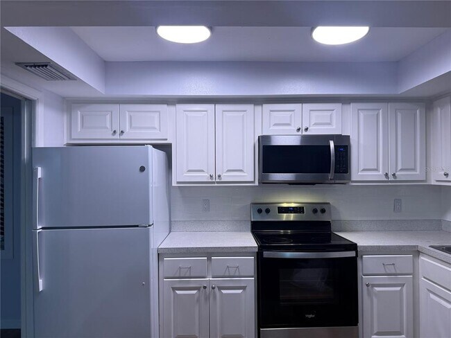 Building Photo - 2380 Timbercrest Cir W