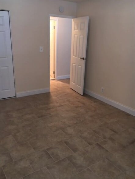 Building Photo - 303 Jefferson St