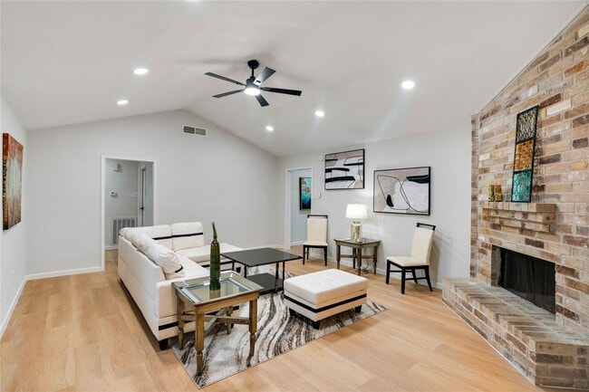 Building Photo - 12703 Redfern Dr