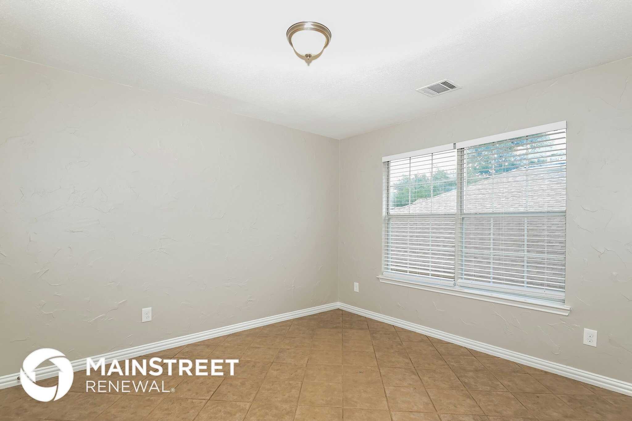 Building Photo - 1109 Brevito Dr