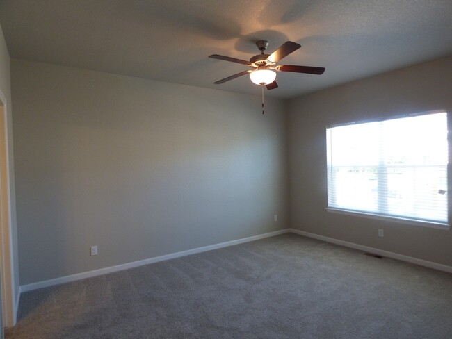 Building Photo - $0 DEPOSIT OPTION. 3 BED/2BATH END UNIT @ ...