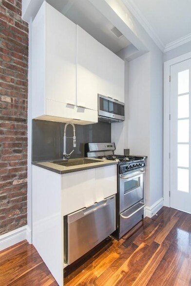 Building Photo - 124 Ridge St