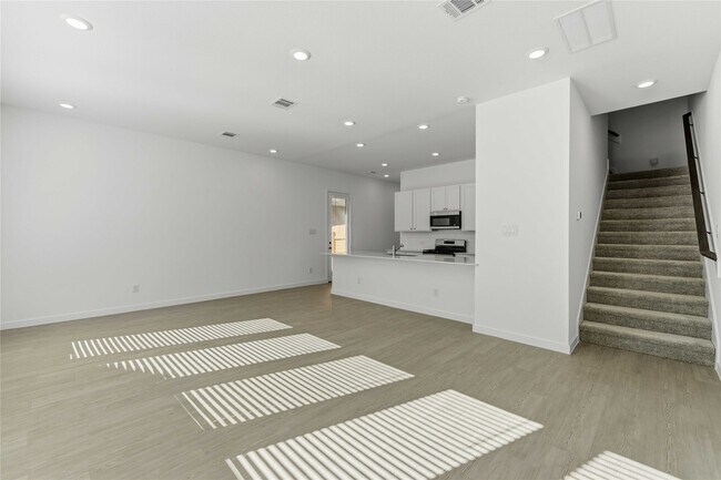 Building Photo - 2206 Via Isa Ln