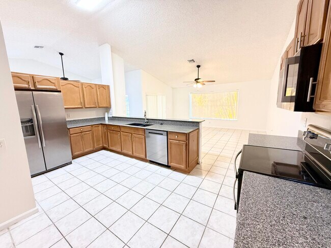Building Photo - 5609 Descartes Cir