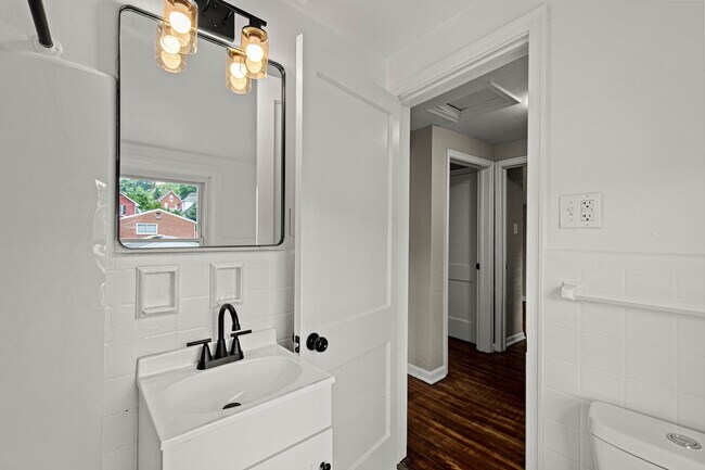 Building Photo - Newly renovated 3 bedroom home in McKees Rocks available now!