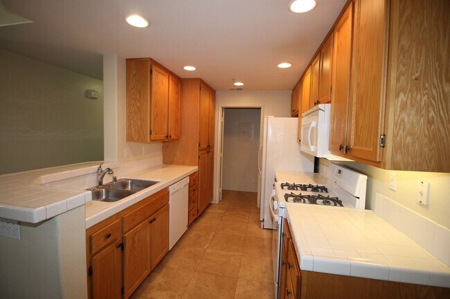 Building Photo - 1338 Nicolette Ave