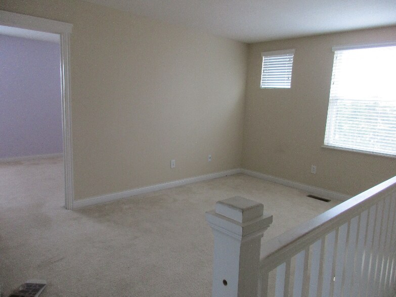 Building Photo - 784 Sanville Dr