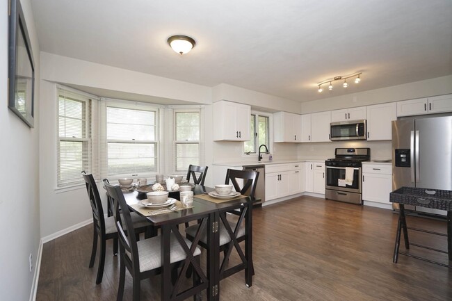 Building Photo - 4576 Pepper Dr