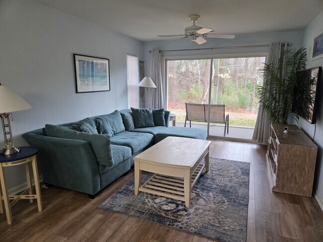 Building Photo - 1258 River Oaks Dr