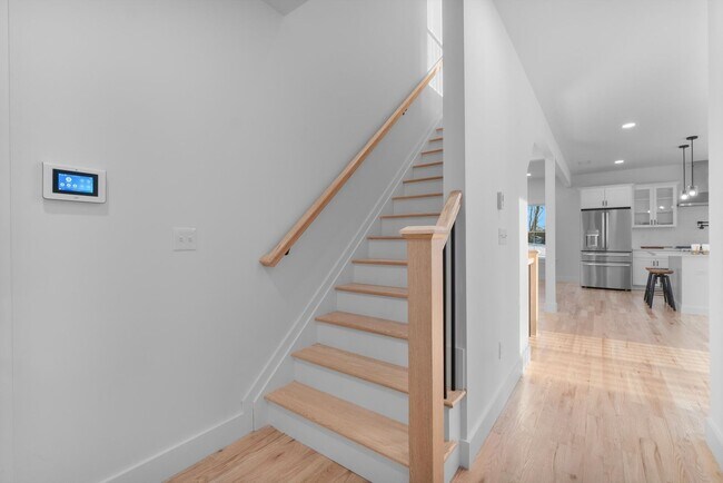 Building Photo - Move In Ready: Custom-built home