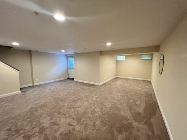 Building Photo - 512 Callander Way