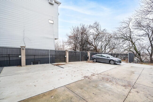 Building Photo - 195 Liberty Ave