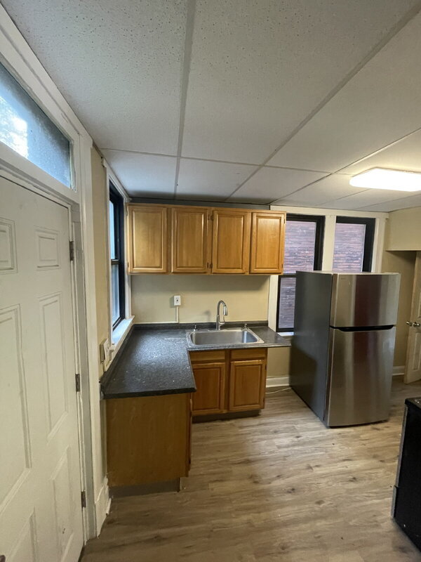 Building Photo - 1250 Blackadore Ave