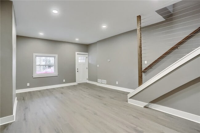 Building Photo - 5619 Hays St