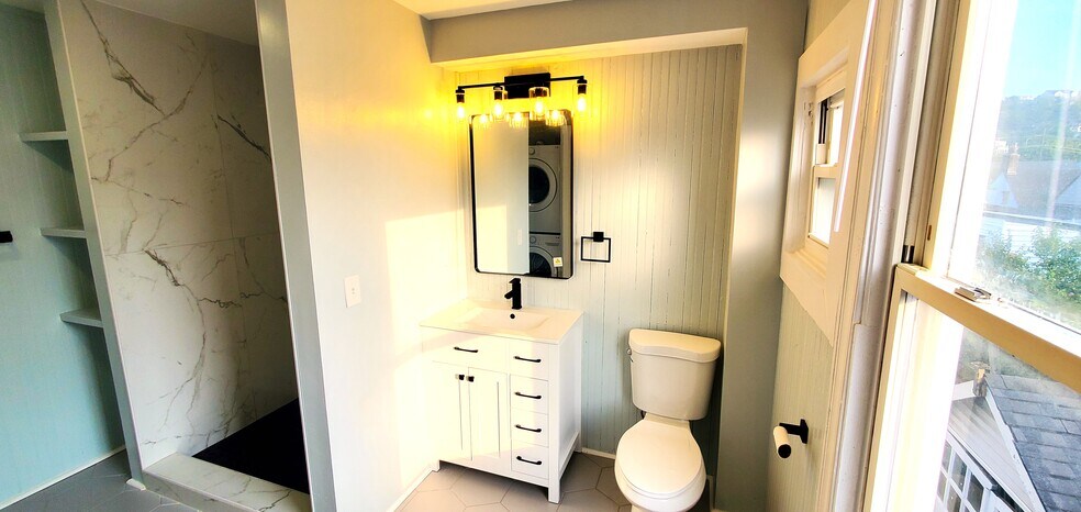 Building Photo - 1114 Columbia St