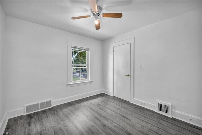 Building Photo - 4302 W 30th St