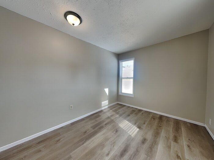 Building Photo - 1115 19th Ave NE