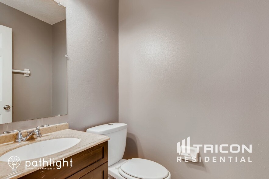 Building Photo - 102 Knights Hollow Dr