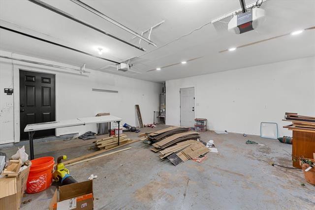 Building Photo - 11238 Webb Chapel Ct