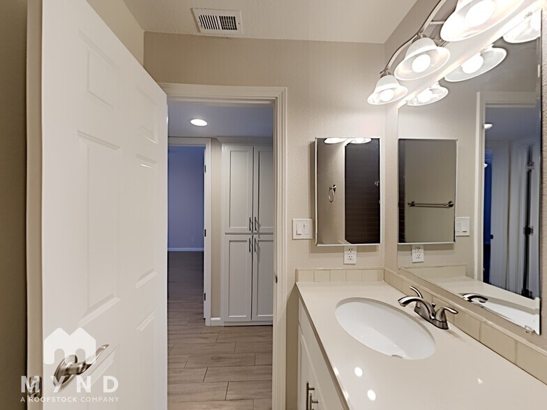 Building Photo - 2336 Villanova Cir