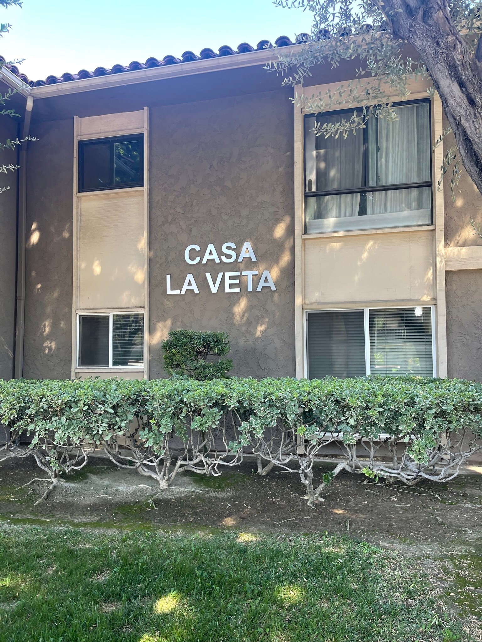 Building Photo - 555 S La Veta Park Cir