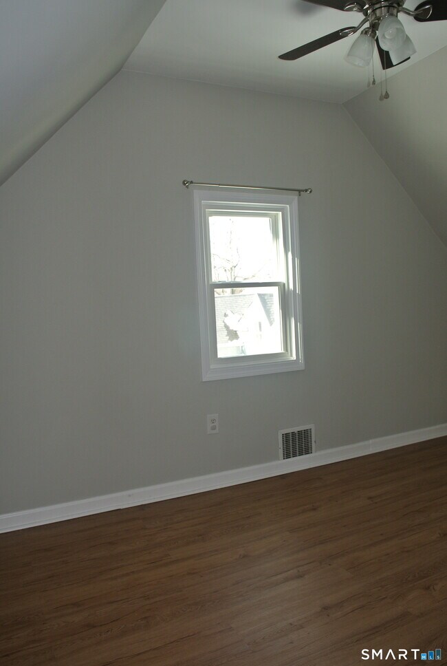 Building Photo - 492 W River St