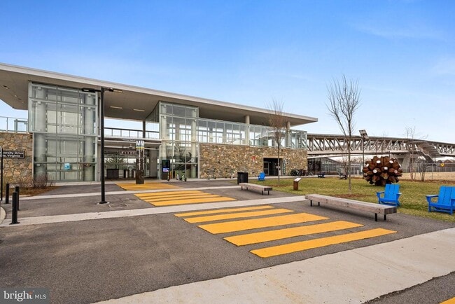 Building Photo - 701 Swann Ave