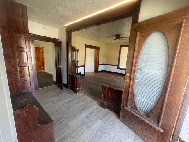 Building Photo - (1614 8th Ave)