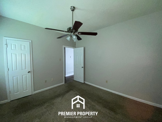Building Photo - Charming 3BR/2BA Memphis Home with Vaulted Ceilings & Hardwood Floors!