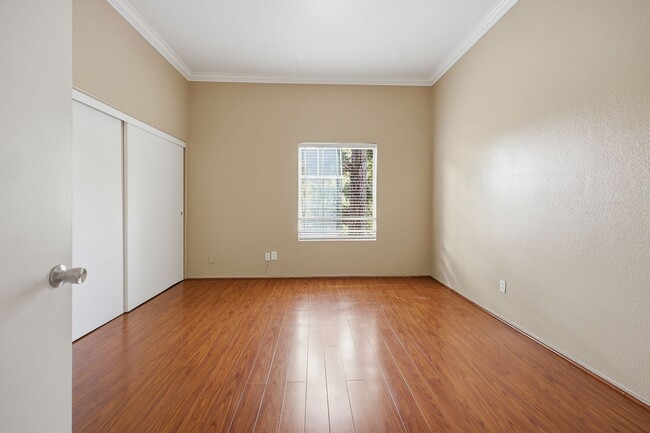 Building Photo - Highland Park 2 Bed / 2 Bath Condo with Resort-Style Amenities