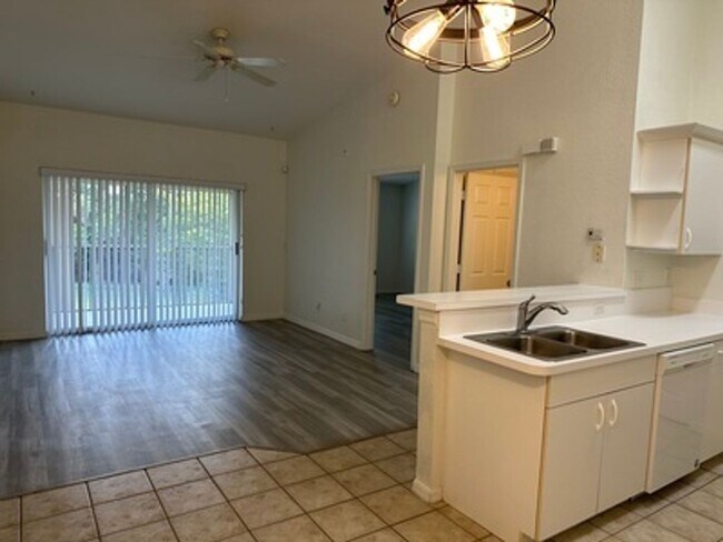 Building Photo - 2nd floor condo with landscape views
