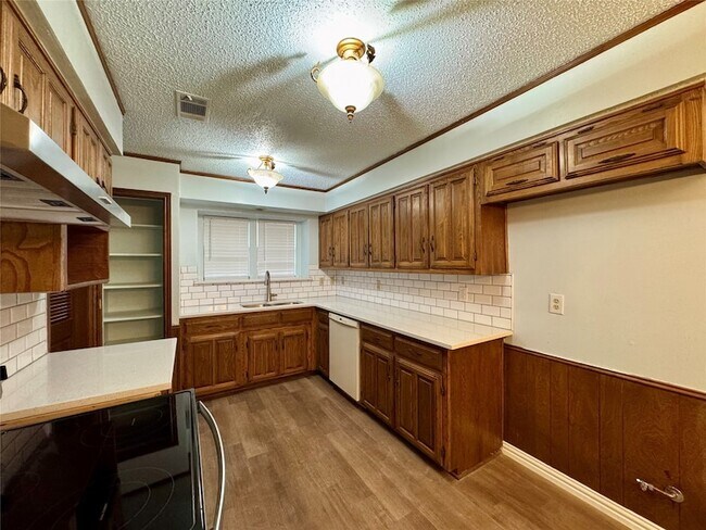 Building Photo - 1925 Glen Hill Dr