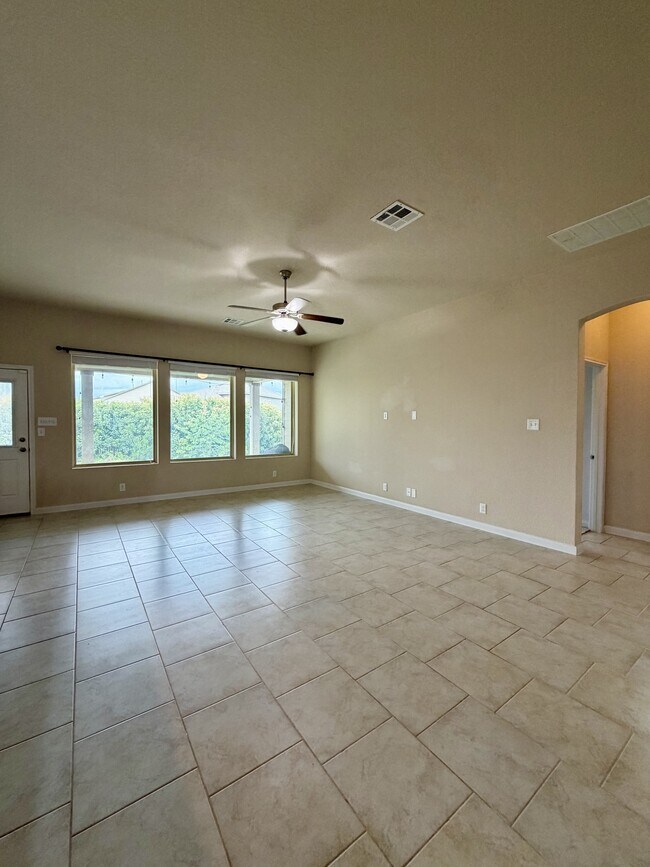 Building Photo - 646 Ridge Lawn Dr