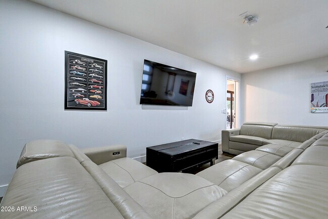 Building Photo - 6401 E Larkspur Dr