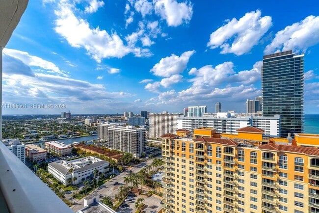 Building Photo - 3140 S Ocean Dr