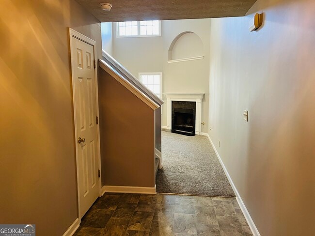 Building Photo - 2119 Manhattan Pkwy