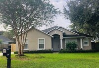 Building Photo - Beautiful 3BR/2BA Waterfront Home