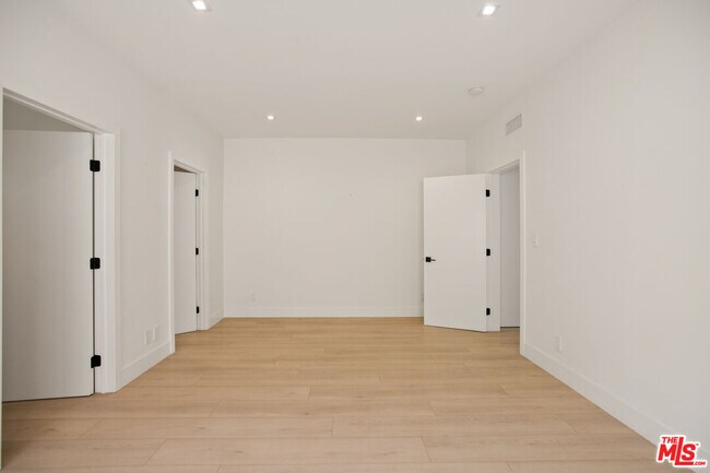 Building Photo - 10630 Wilkins Ave