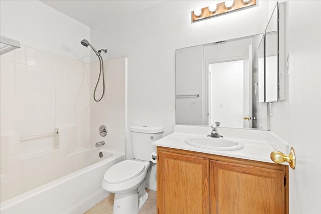 Building Photo - Single Story Renovated 3bedroom in North L...