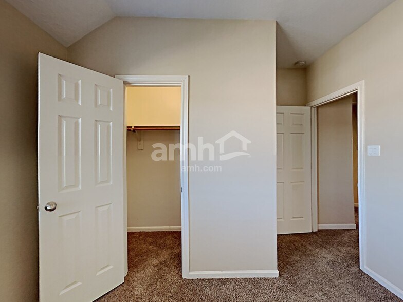 Building Photo - 29712 Buffalo Canyon Dr