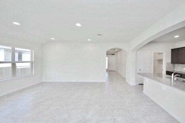 Building Photo - 1212 Matt Ln