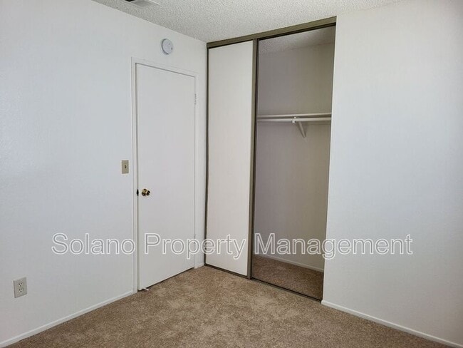 Building Photo - 1801 Rhine Ct