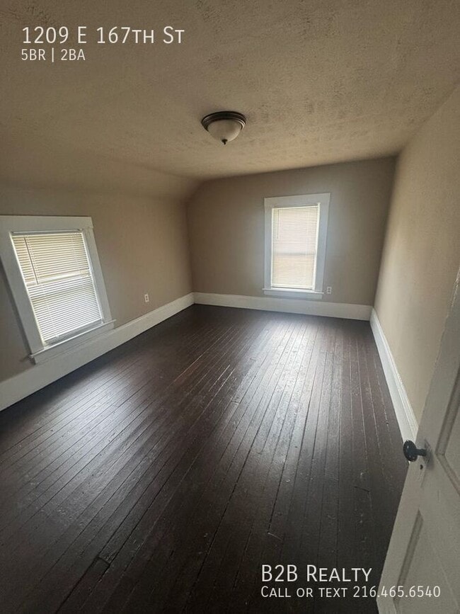 Building Photo - 1209 E 167th St