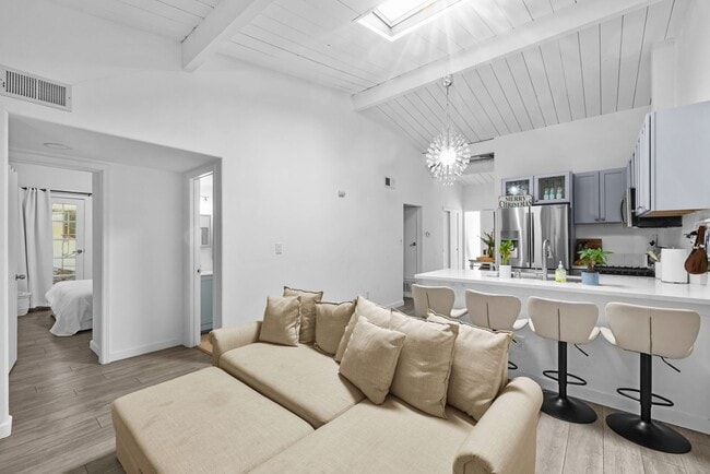 Building Photo - Serene yard tucked in the canyon!