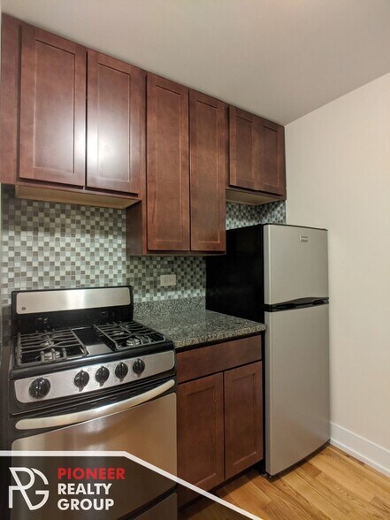 Building Photo - 563 W Arlington Pl