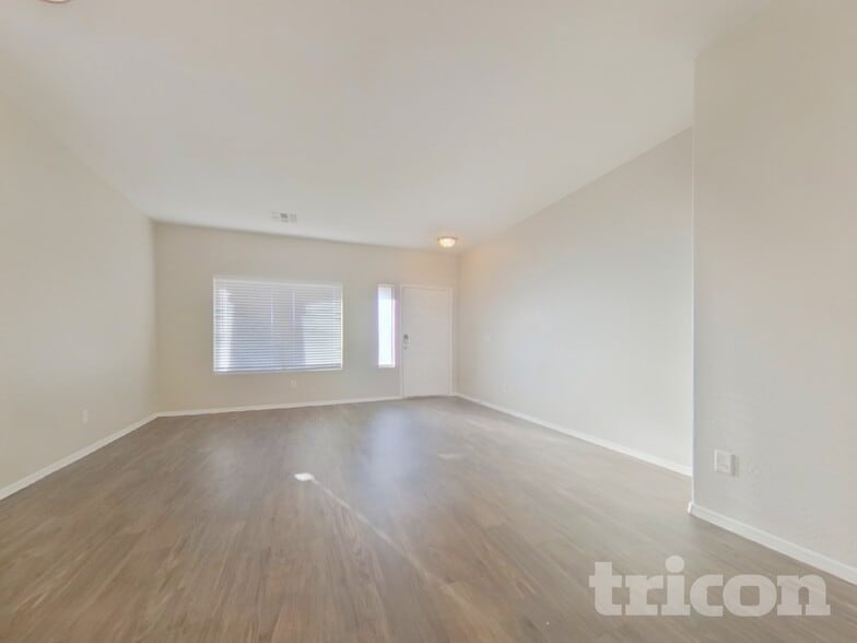 Building Photo - 11638 W Jackson St