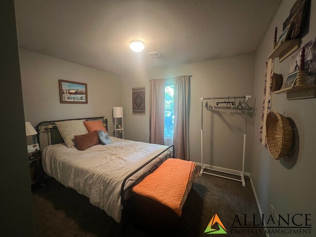 Building Photo - 530 Bluemont Ave