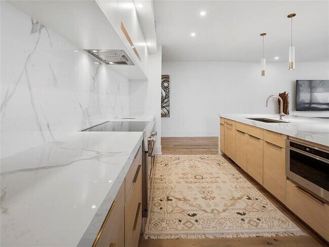 Building Photo - 2660 Peachtree Rd NW